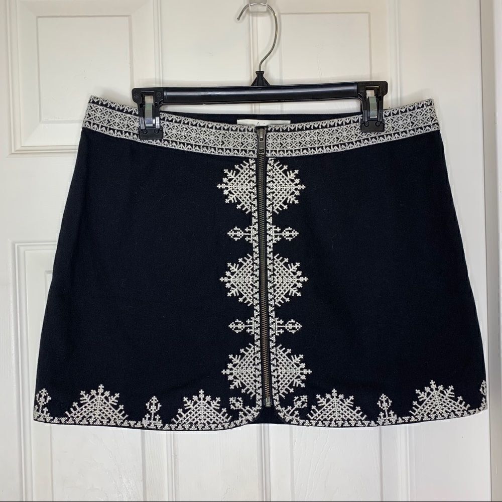 Joie Genovefa Embroidered Mini Zipper Skirt Size 8